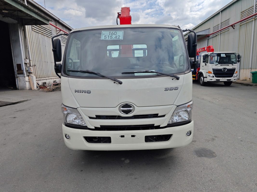 xe cẩu hino xzu720 euro5 2.5 tấn